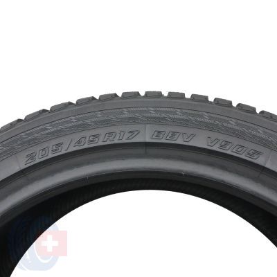 6. 4 x YOKOHAMA 205/45 R17 88V XL BluEarth Winter V905 Zima 2020/21 6,8-7,2mm