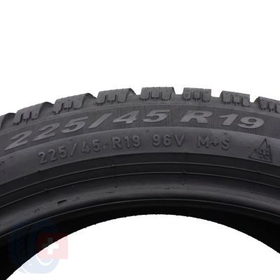 6. 4 x PIRELLI 225/45 R19 96V XL Winter Cinturato 2 Zima 7,8-8,2mm 2022