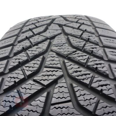 8. 4 x YOKOHAMA 205/55 R16 94H XL BluEarth*Winter V905 Zima 2017 7,5-7,7mm