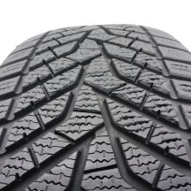 8. 4 x YOKOHAMA 205/55 R16 94H XL BluEarth*Winter V905 Zima 2017 7,5-7,7mm